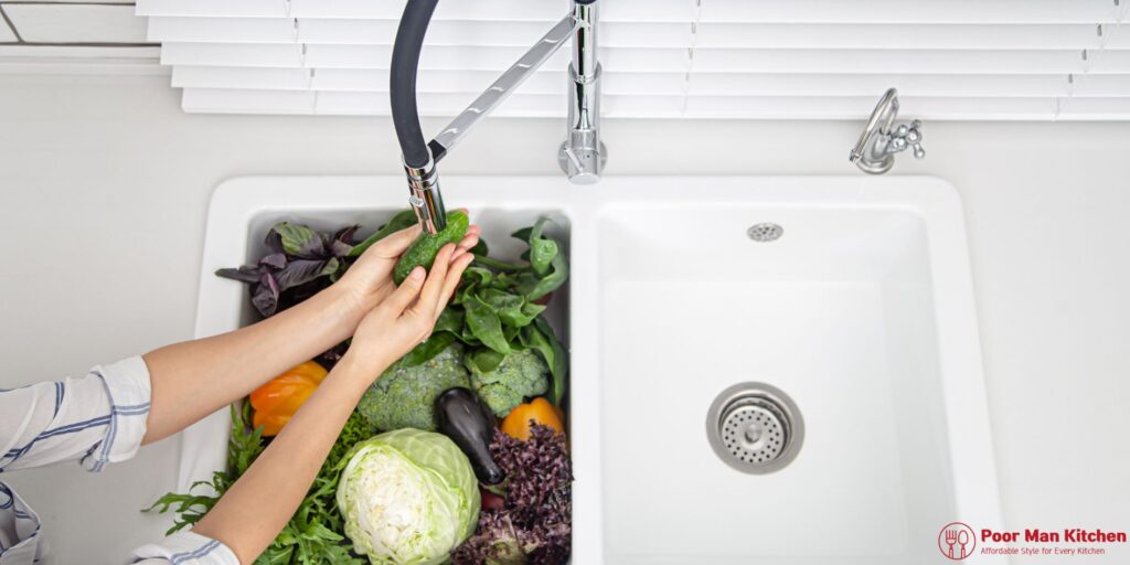 %Focus keyword% kitchen sink with faucet